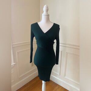 Elegant Ribbed Midi Dress in Forest Green